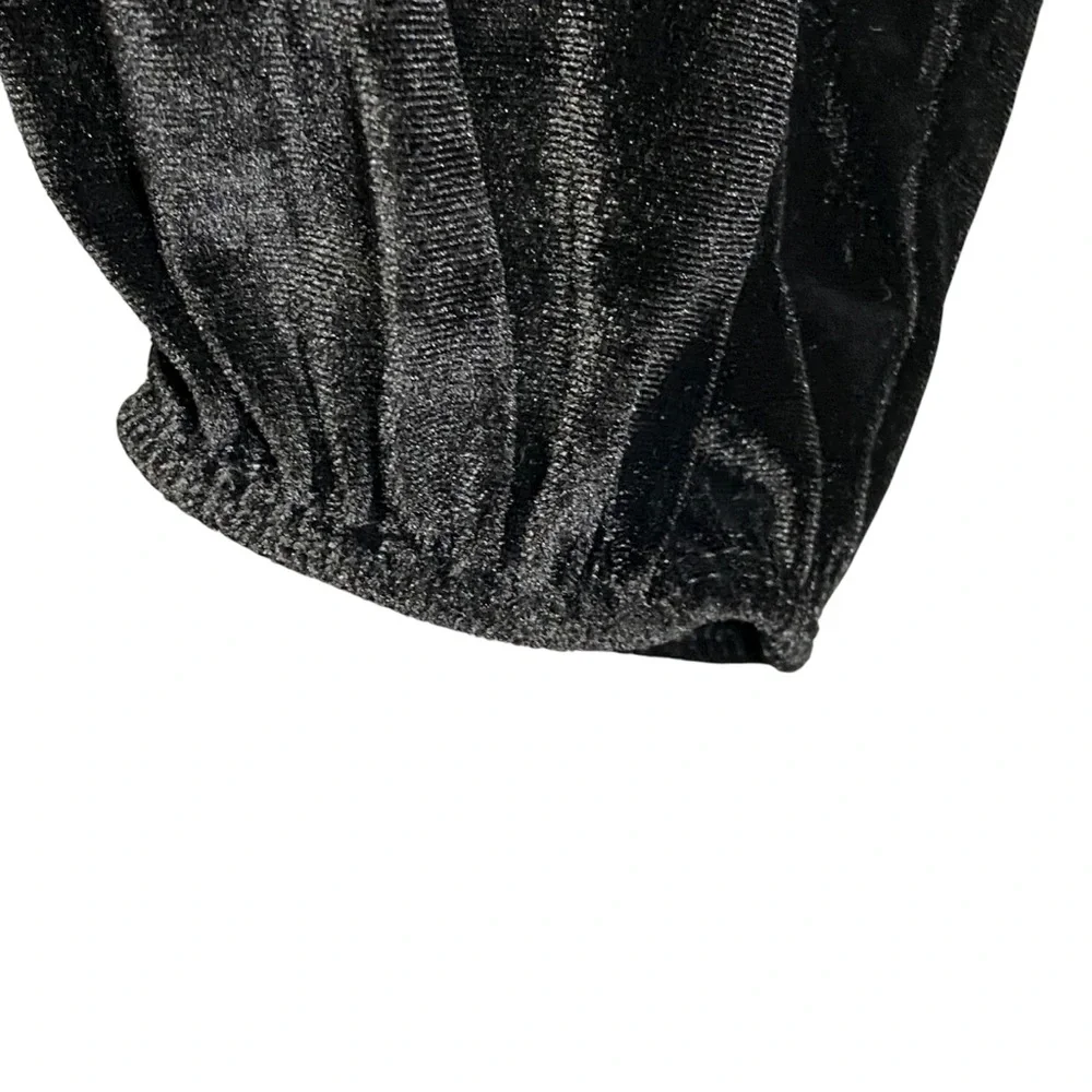 TORRID NWT Bodysuit Black Velvet Long Sleeve V Neckline Size 1 - Picture 5 of 16